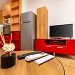 Апартамент Bright And Cozy Next To A Park By Flat Mаnager *